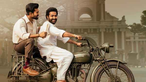 RRR (ర్ర్ర్) Poster 4