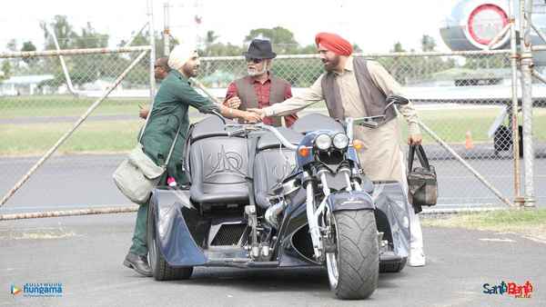 Santa Banta Pvt Ltd Poster 1