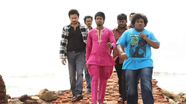 Saravanan Irukka Bayamaen Poster 1