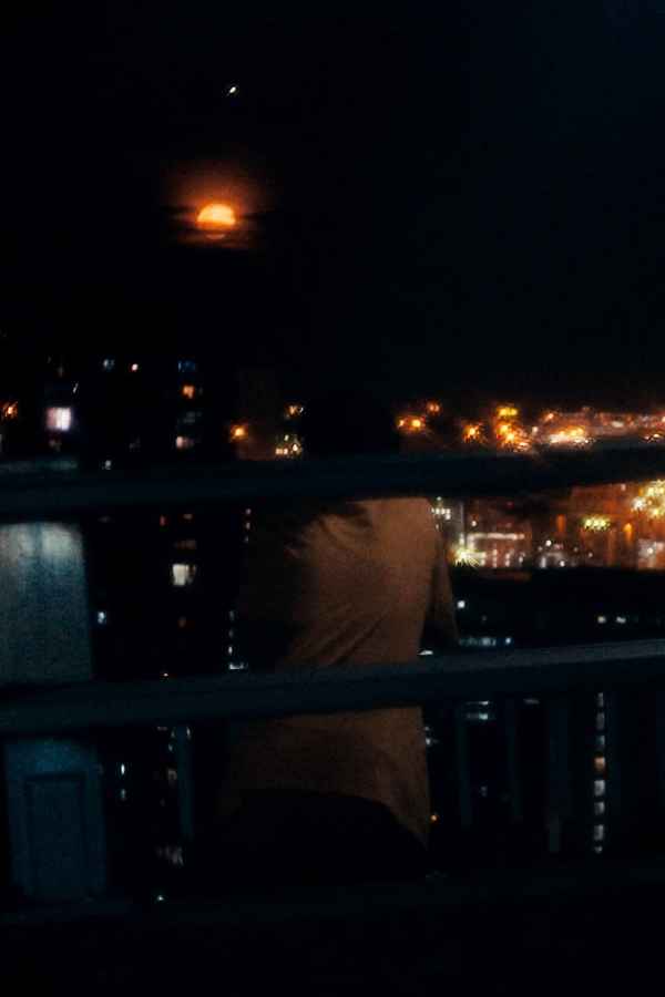 Seance of the Past Poster 5