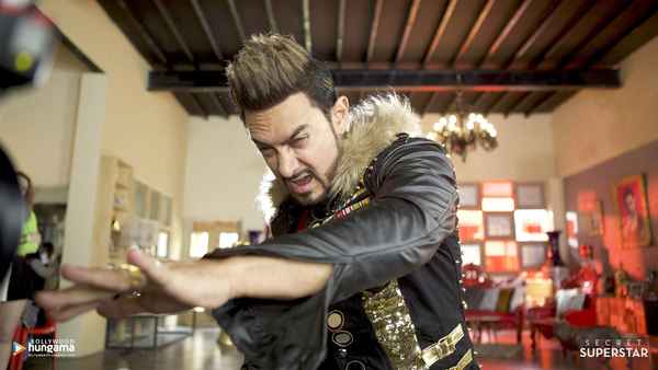 Secret Superstar Poster 7