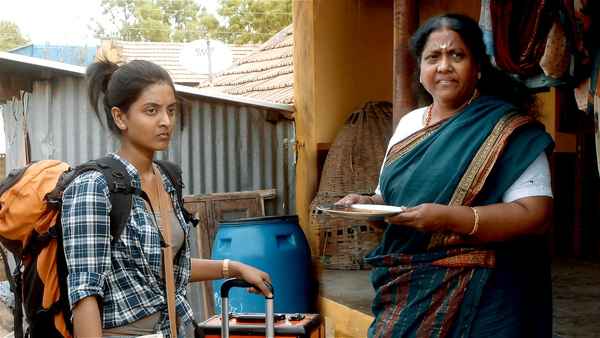 Sethum Aayiram Pon Poster 1