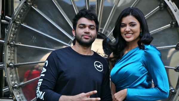 Sila Nerangalil Sila Manidhargal Poster 3