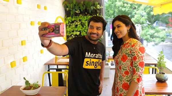 Single Shankarum Smartphone Simranum Poster 2