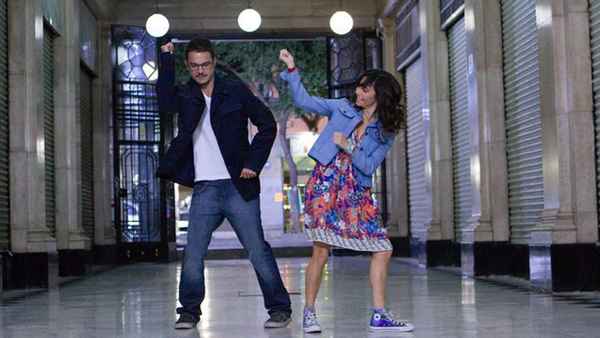 Te presento a Laura Poster 1