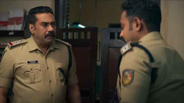 Thalavan (തലവൻ) Poster 3