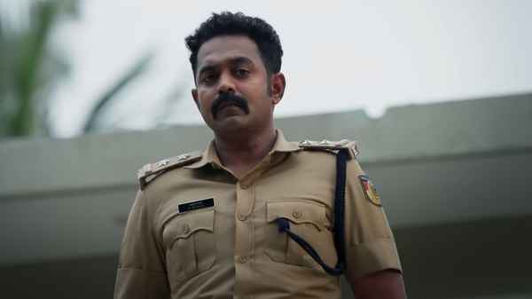 Thalavan (തലവൻ) Poster 4