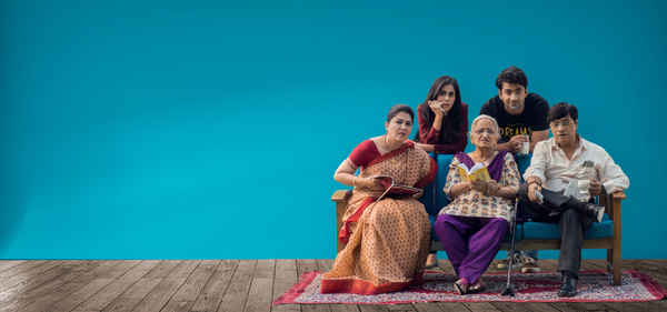 The Aam Aadmi Family Poster 1