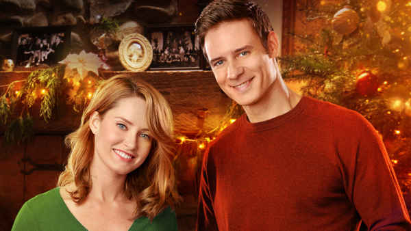 The Christmas Cottage Poster 4