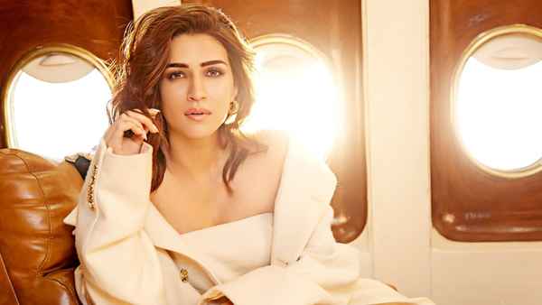 The Crew (द क्रू) Poster 6