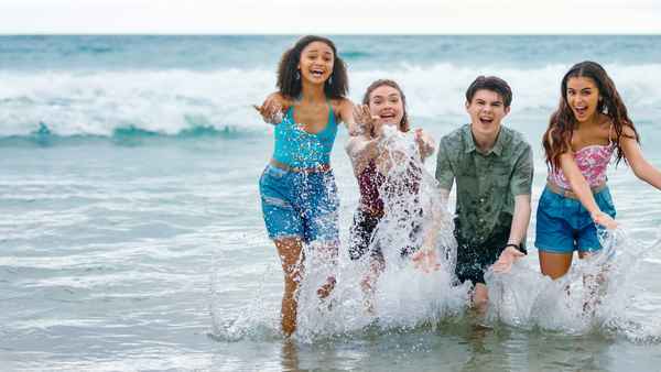 The Curious Case of Dolphin Bay Poster 4