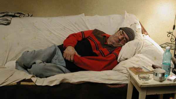 The Death of Mr. Lazarescu Poster 3