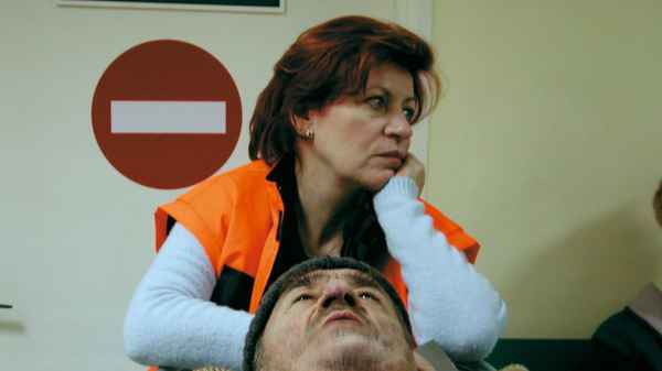 The Death of Mr. Lazarescu Poster 1