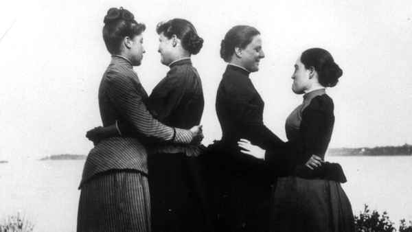 The Female Closet Poster 4