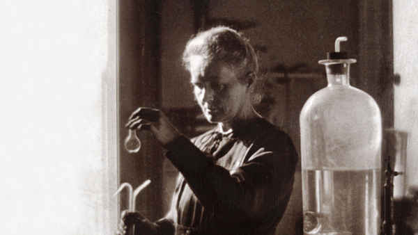 The Genius of Marie Curie - The Woman Who Lit Up The World Poster 2