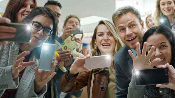 The Guide to the Perfect Family Poster 7