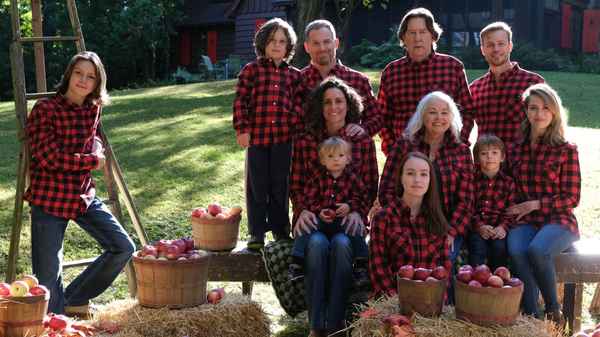 The Guide to the Perfect Family Poster 5