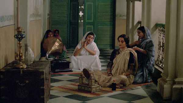 The Home and the World Poster 1