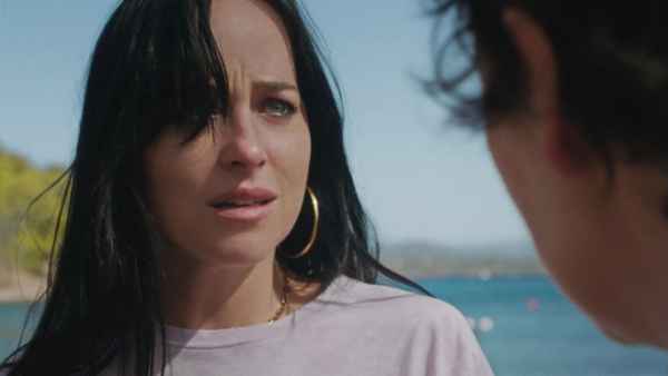 The Lost Daughter Poster 3