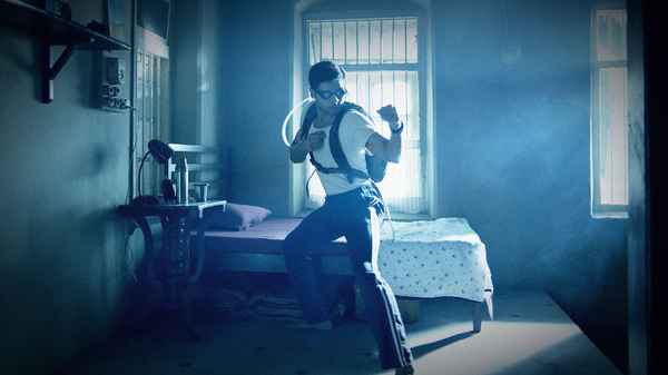 The Man Who Feels No Pain Poster 2