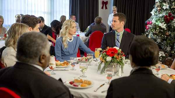 The Mistletoe Promise Poster 7