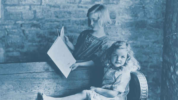 The Mitfords: A Tale of Two Sisters Poster 1