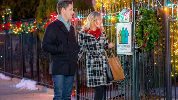 The Perfect Christmas Present Poster 3