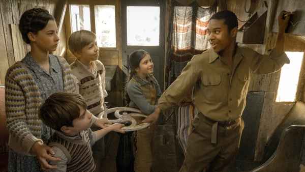 The Railway Children Return Poster 1