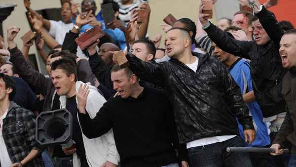 The Rise & Fall of a White Collar Hooligan Poster 1