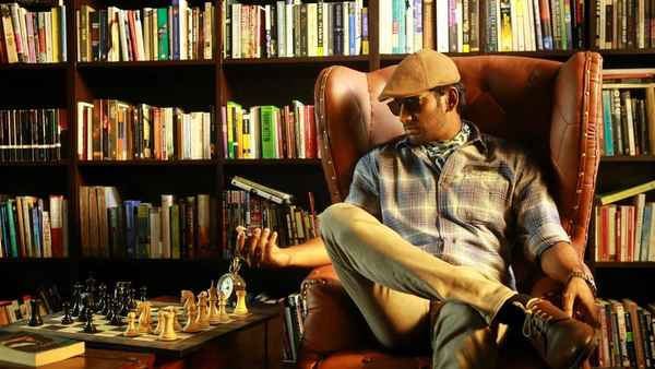 Thupparivaalan Poster 4