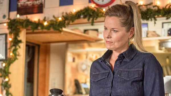 Time for Them to Come Home for Christmas Poster 7