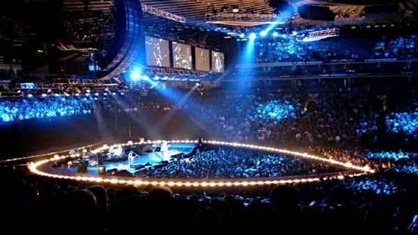 U2: Elevation 2001 - Live from Boston Poster 2