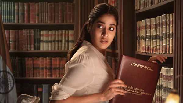 Ulajh (उलझ) Poster 1