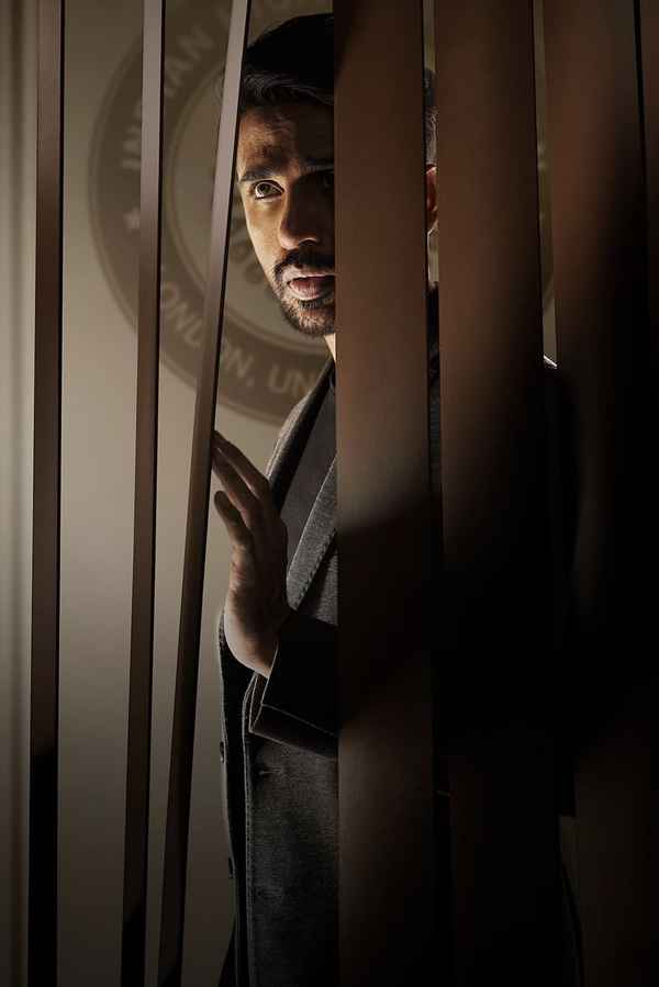 Ulajh (उलझ) Poster 5