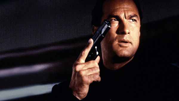 Under Siege 2: Dark Territory Poster 3