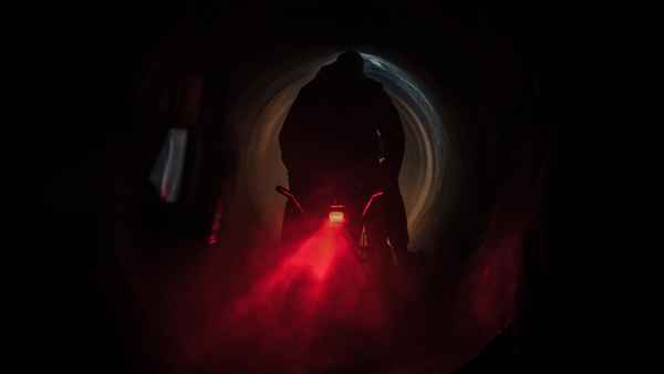 Under the Wire Poster 3