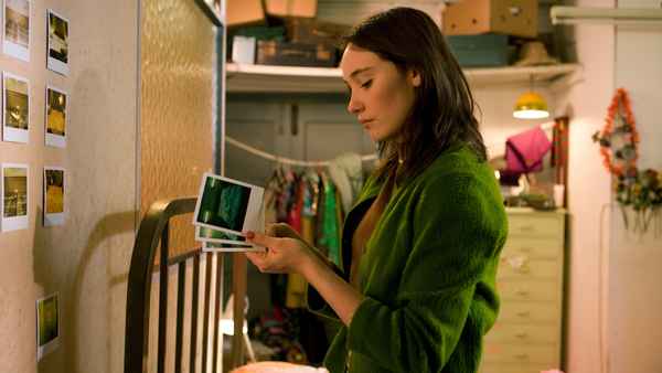 Unmade Beds Poster 5