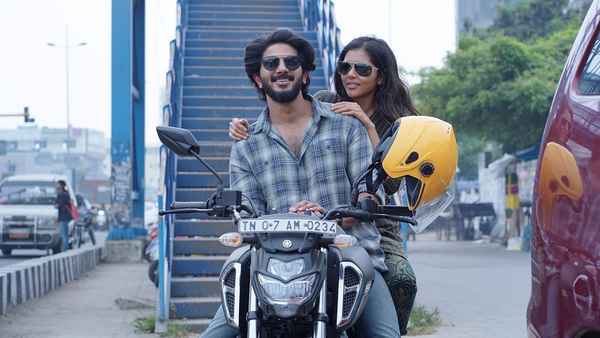 Varane Avashyamund Poster 5