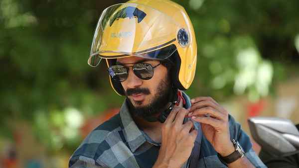 Varane Avashyamund Poster 6