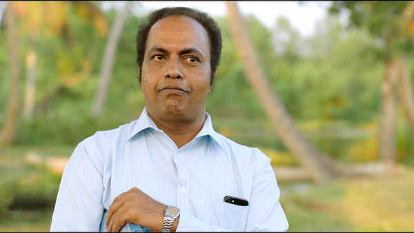 varikkuzhiyile kolapathakam Poster 1