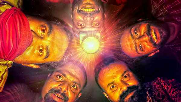 Varnyathil Aashanka Poster 1