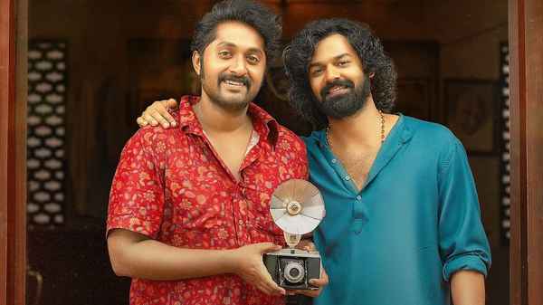 Varshangalkku Shesham (വര്ഷങ്ങള്ക്കു ശേഷം) Poster 1