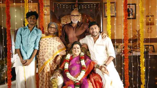 Veetla Vishesham Poster 4