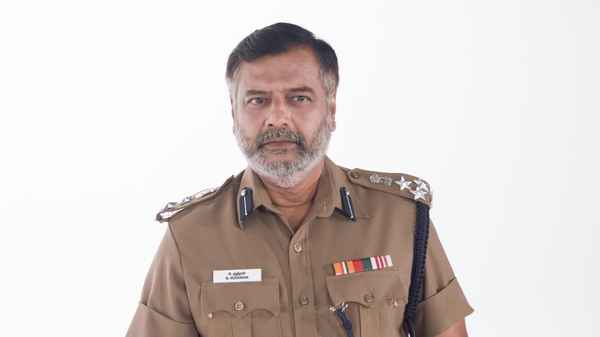 Vellai Pookal Poster 2