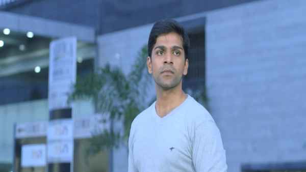 Vellaiya Irukiravan Poi Solla Maatan Poster 1