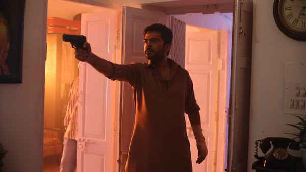 Vendhu Thanindhathu Kaadu Poster 1