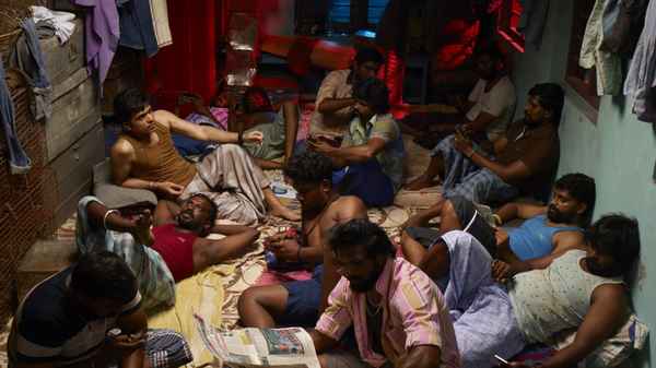 Vendhu Thanindhathu Kaadu Poster 3