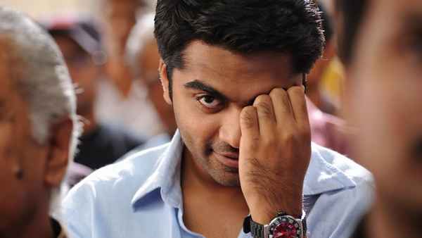 Vinnaithaandi Varuvaayaa Poster 4