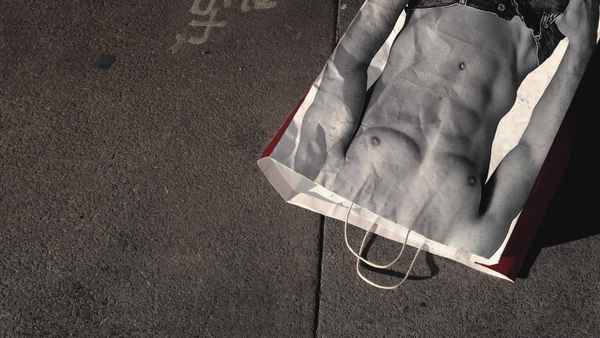 White Hot: The Rise & Fall of Abercrombie & Fitch Poster 1