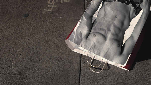 White Hot: The Rise & Fall of Abercrombie & Fitch Poster 5